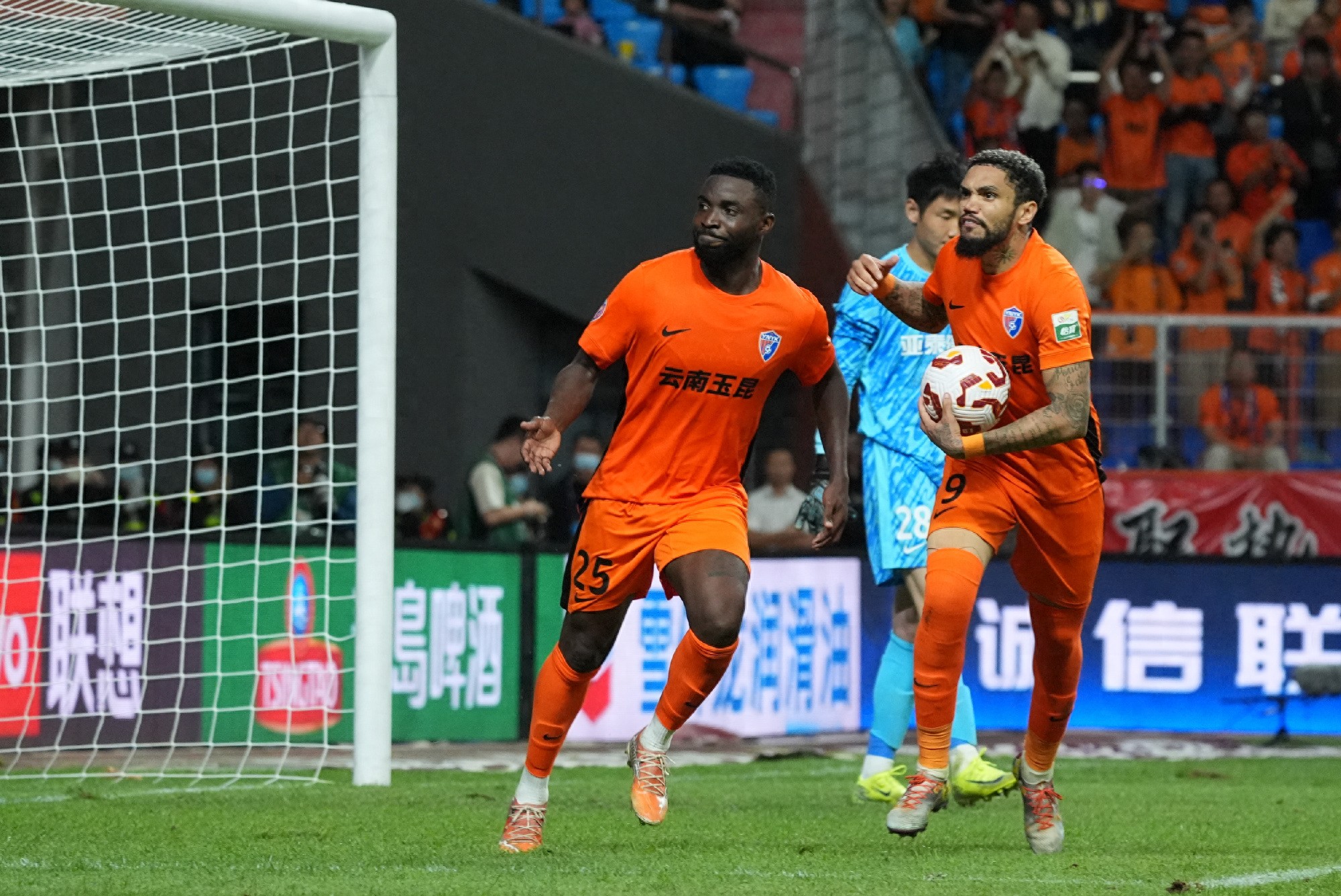 携子现身街,岁海绵宝宝,引人注目,凯发娱乐官网,凯发娱乐品牌,凯发娱乐精彩