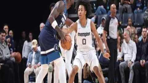 荣耀征程！亚冠联赛连胜五场锐意前行，巅峰对决：往昔交锋与实时战况的巅峰对决